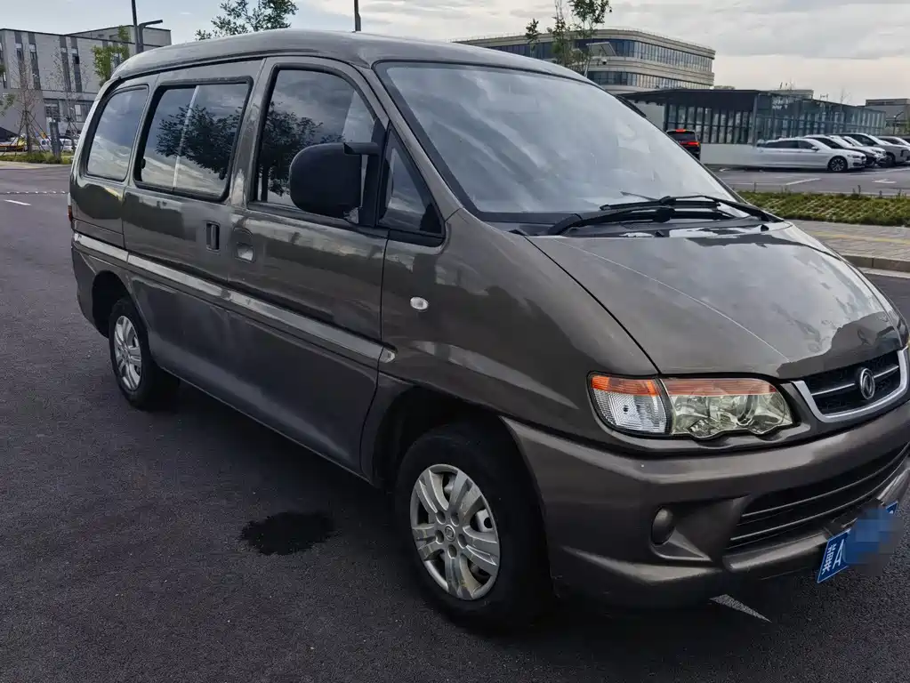 Dongfeng Lingzhi 2015