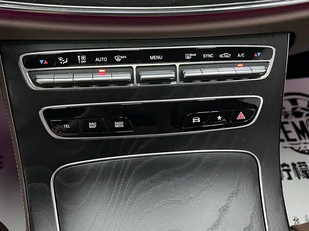 Mercedes-Benz E-Class 2021 — фото 35