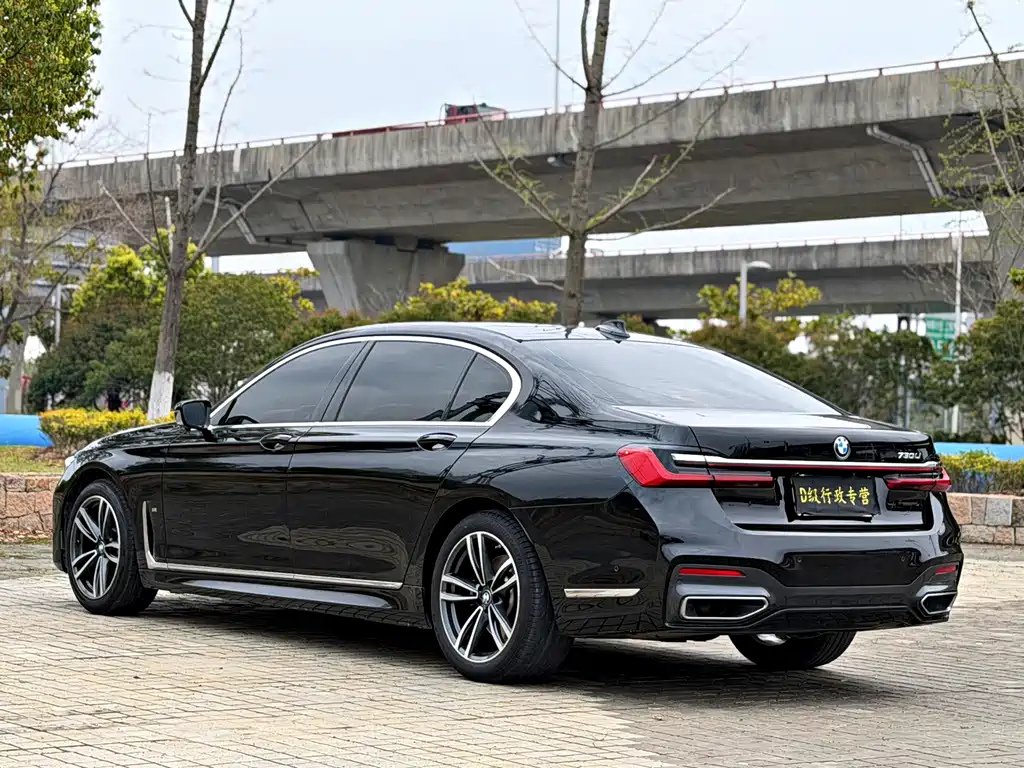BMW 7 Series 2021 — фото 18