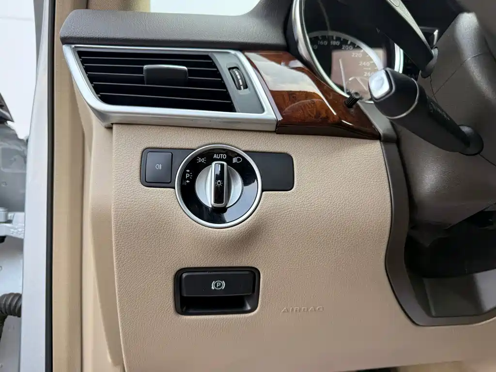 Mercedes-Benz M-Class 2012 — фото 13