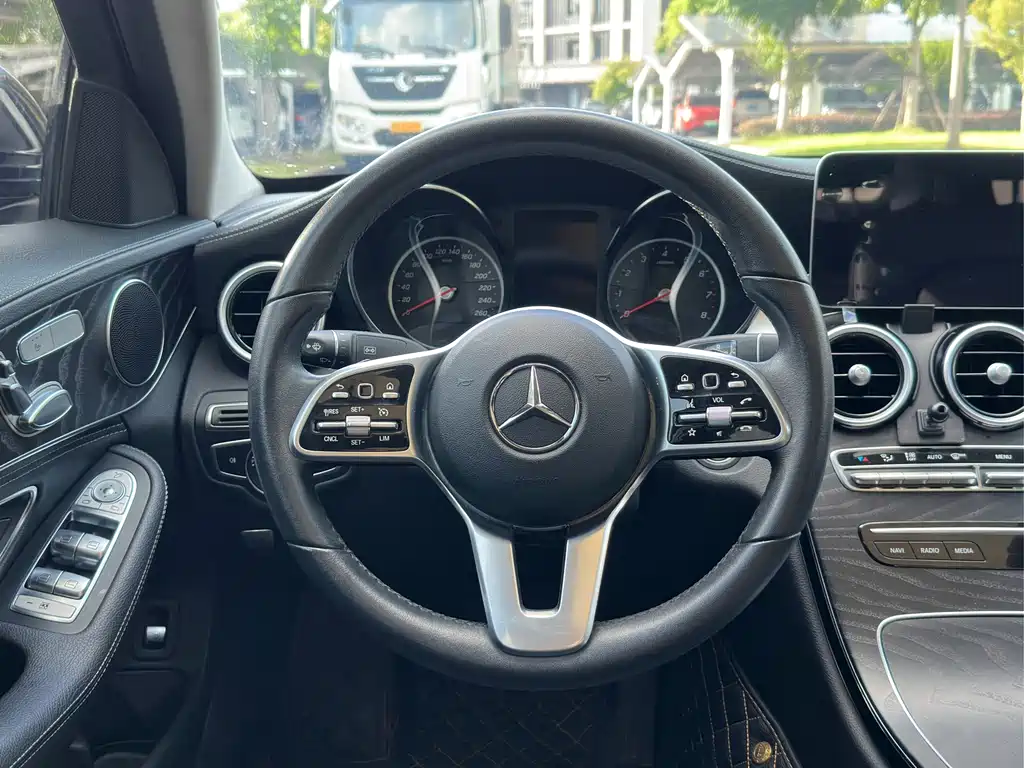 Mercedes-Benz C-Class 2018 — фото 20