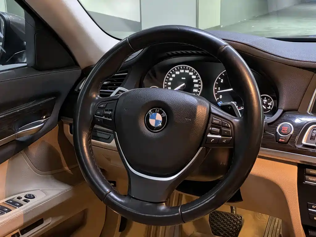 BMW 7 Series 2013 — фото 17