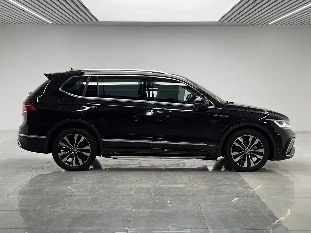 Volkswagen Tiguan L 2023 — фото 8
