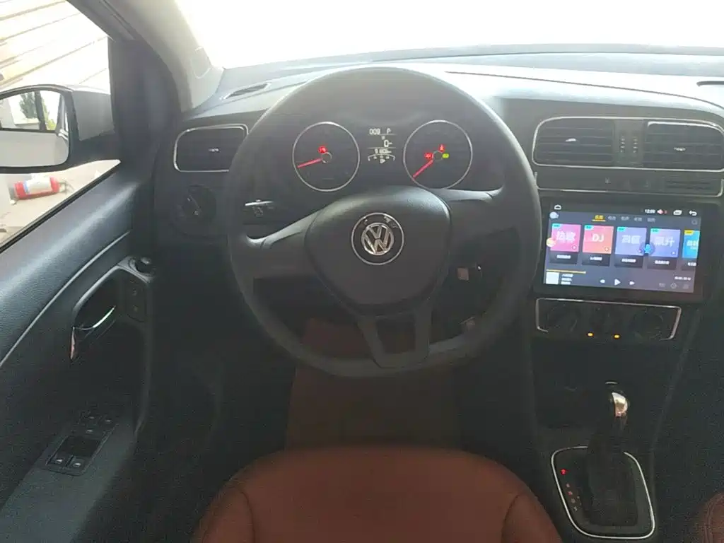 Volkswagen Polo 2015 — фото 11