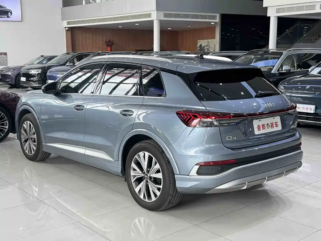 Audi Q4 e-tron 2025 — фото 6