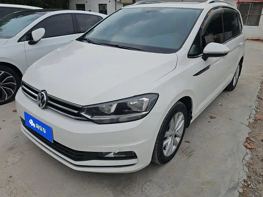 Volkswagen Touran 2018 — фото 1