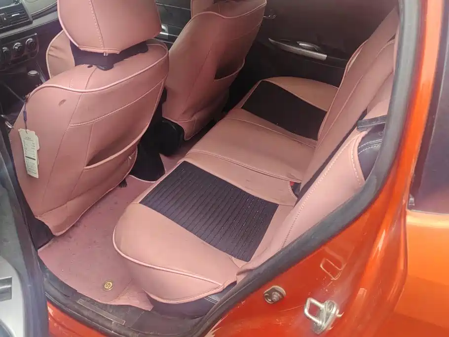 Toyota Yaris L 2015 — фото 11