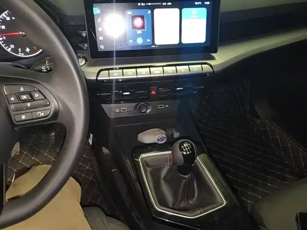 MG MG5 2025