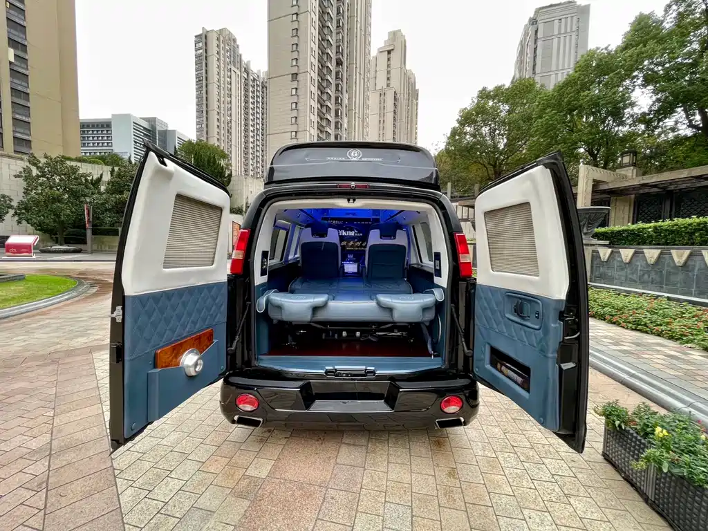 GMC Savana 2015 — фото 16
