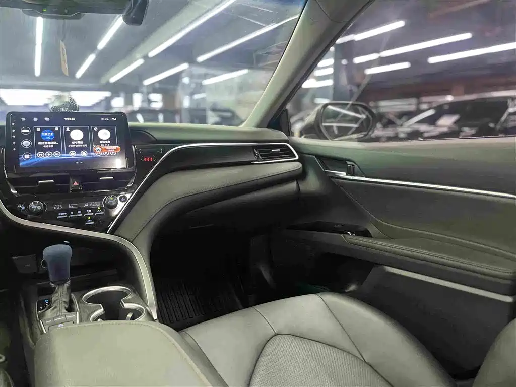 Toyota Camry 2022 — фото 16