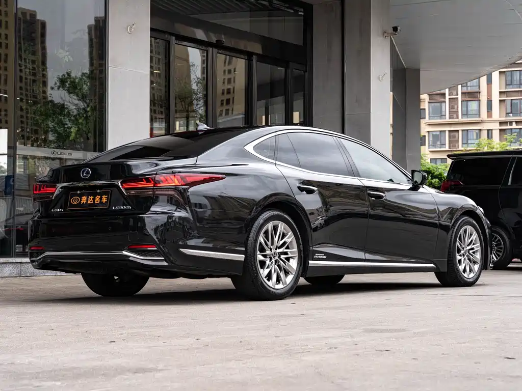 Lexus LS 2021