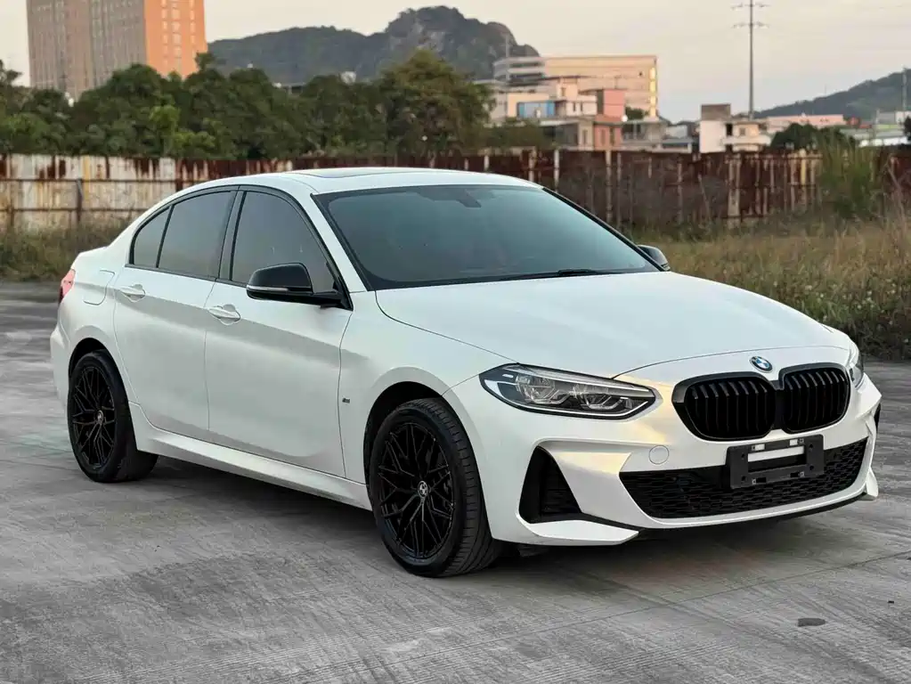 BMW 1 Series 2021 — фото 1
