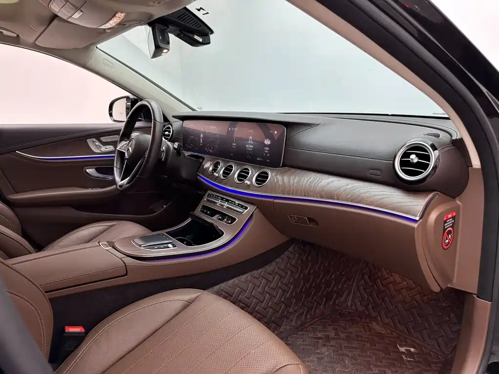 Mercedes-Benz E-Class 2023 — фото 11