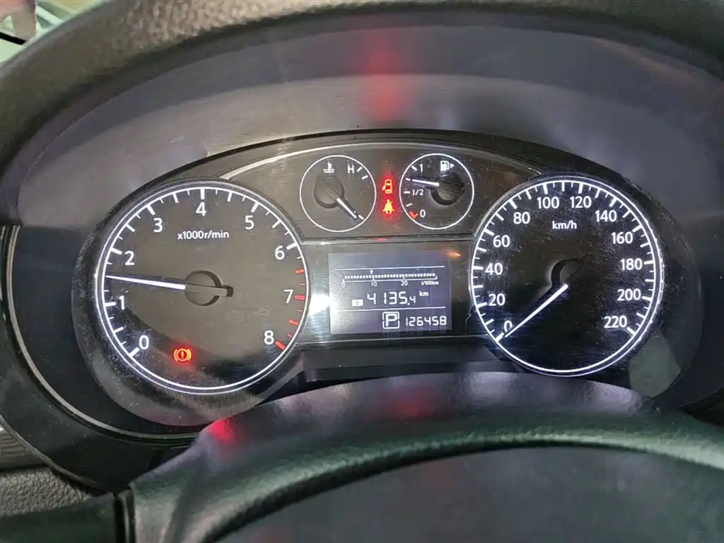 Nissan Tiida 2016 — фото 12