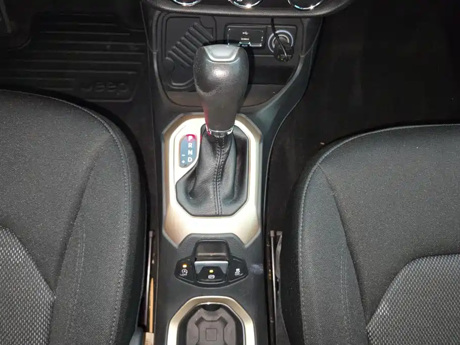 Jeep Freeman 2017 — фото 16