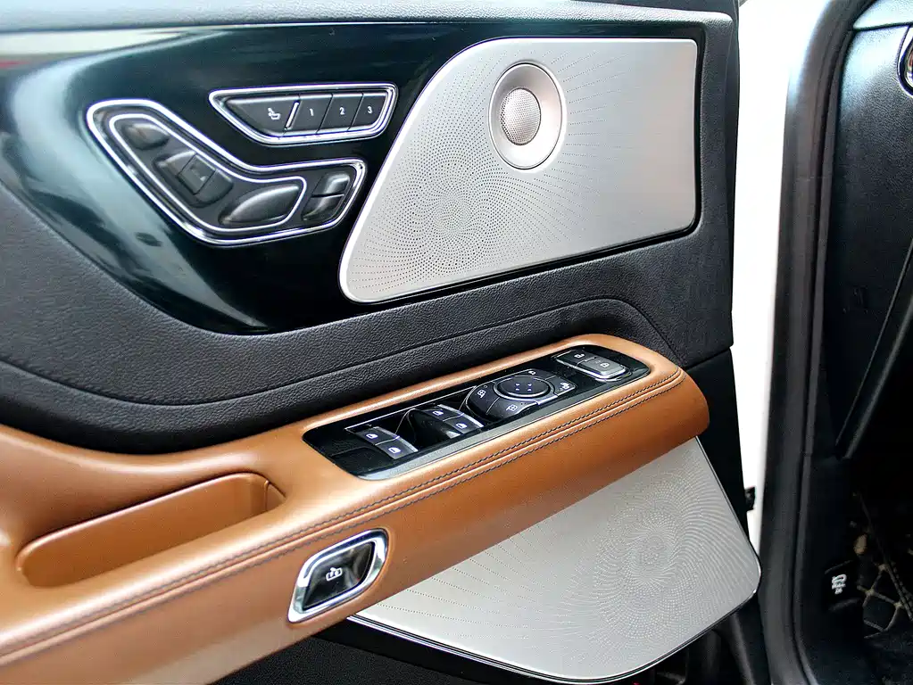 Lincoln Aviator 2021 — фото 11