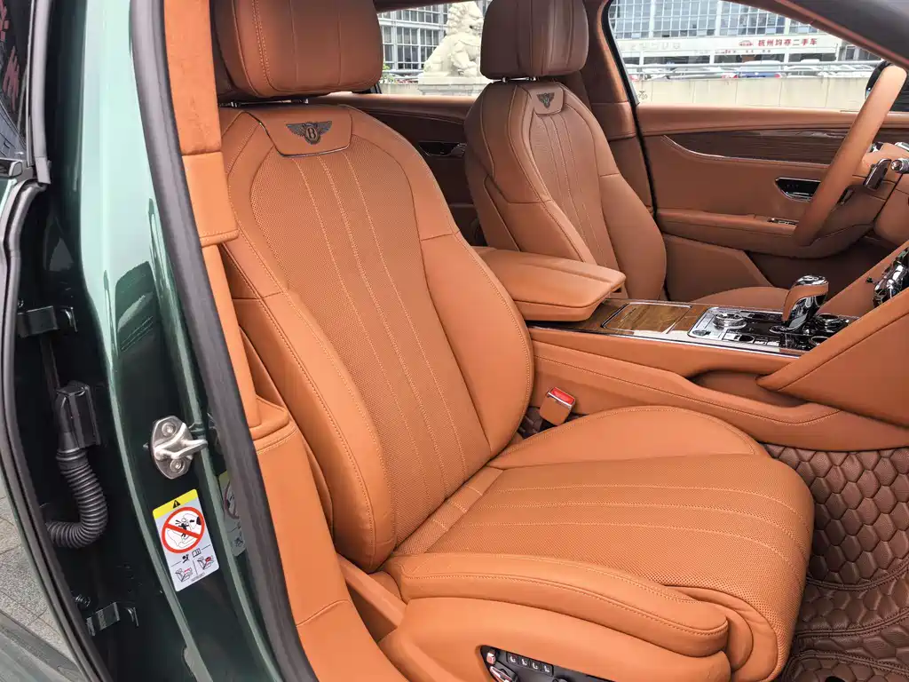 Bentley Flying Spur 2022 — фото 17