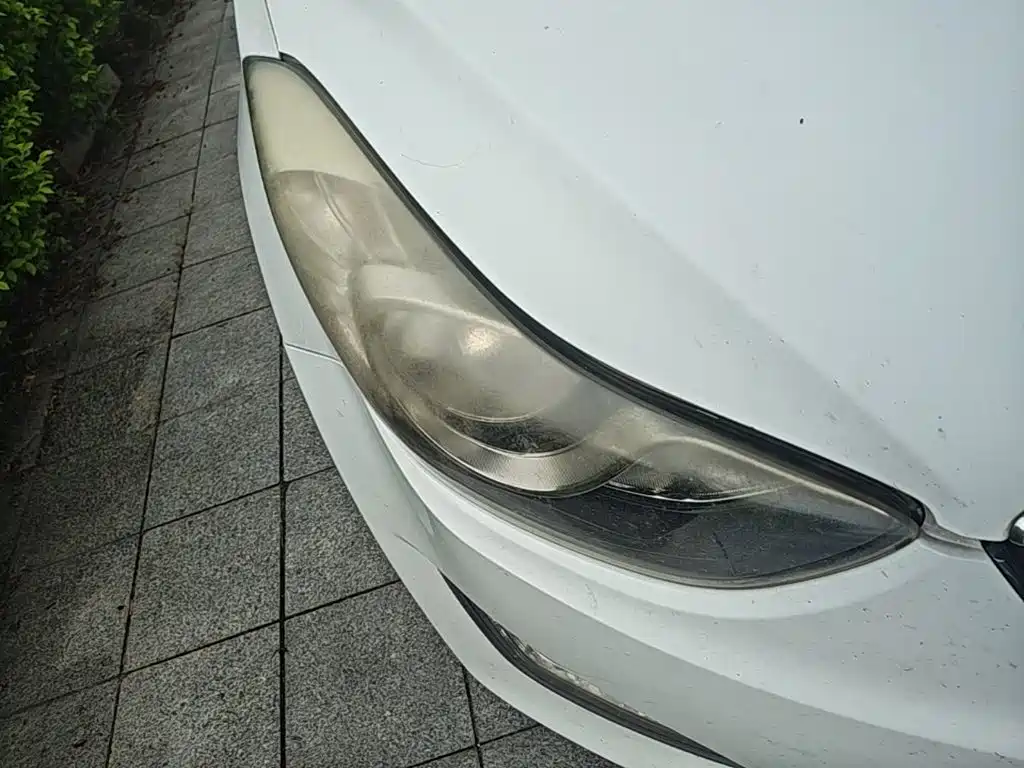 Hyundai Elantra 2015 — фото 13