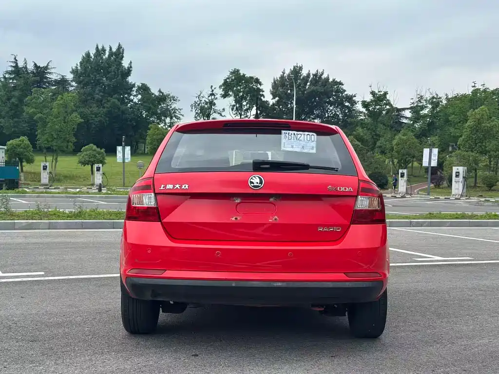 Skoda Rapid Spaceback 2014 — фото 5
