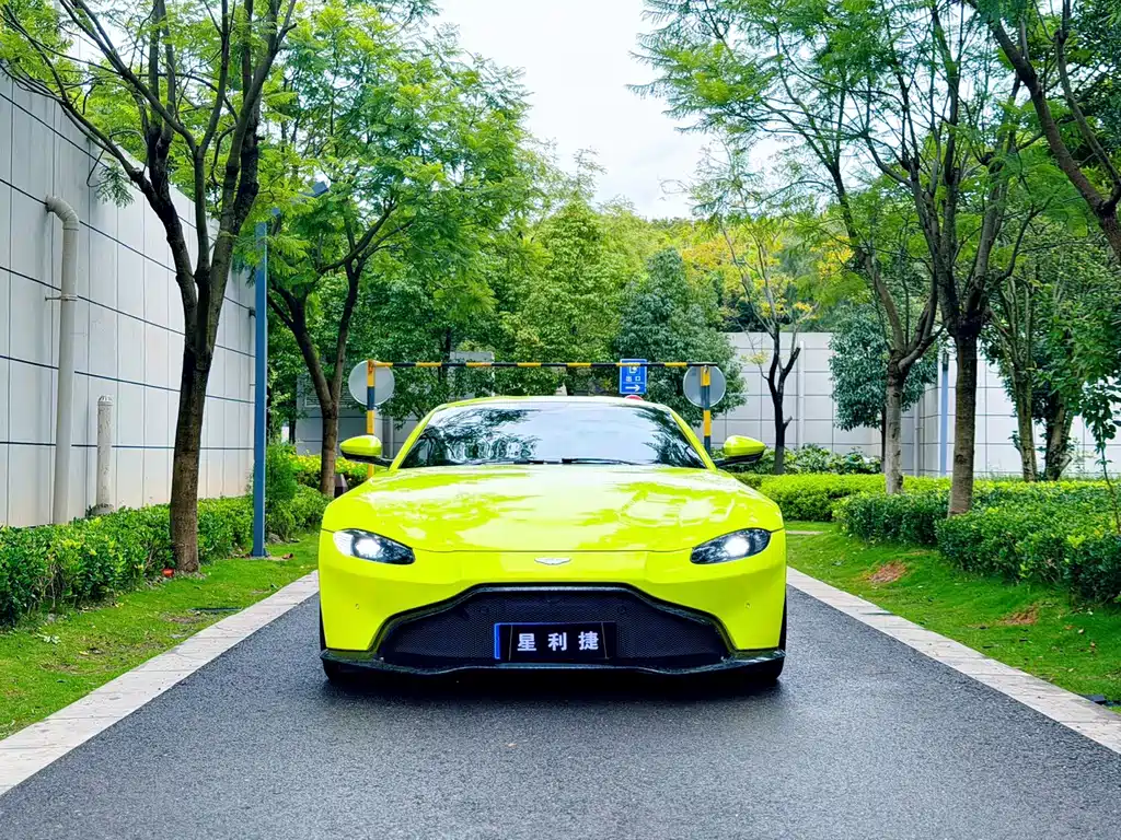 Aston Martin V8 Vantage 2019 — фото 4
