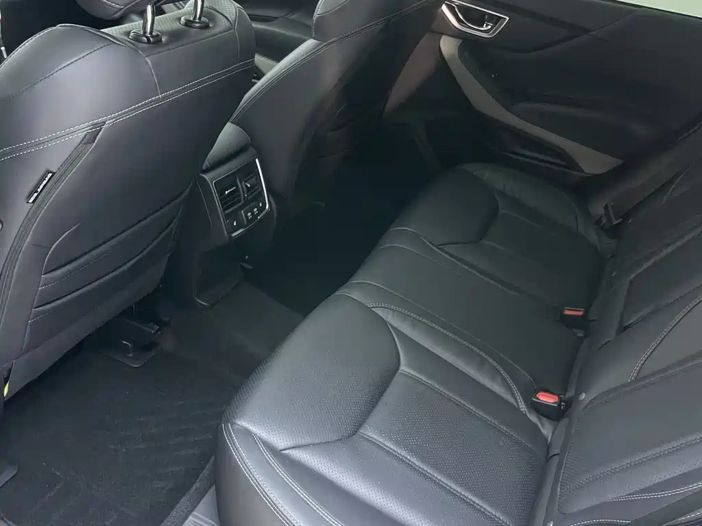Subaru Forester 2023 — фото 24