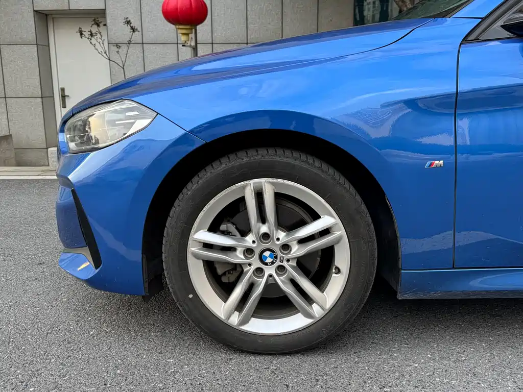 BMW 1 Series 2019 — фото 8