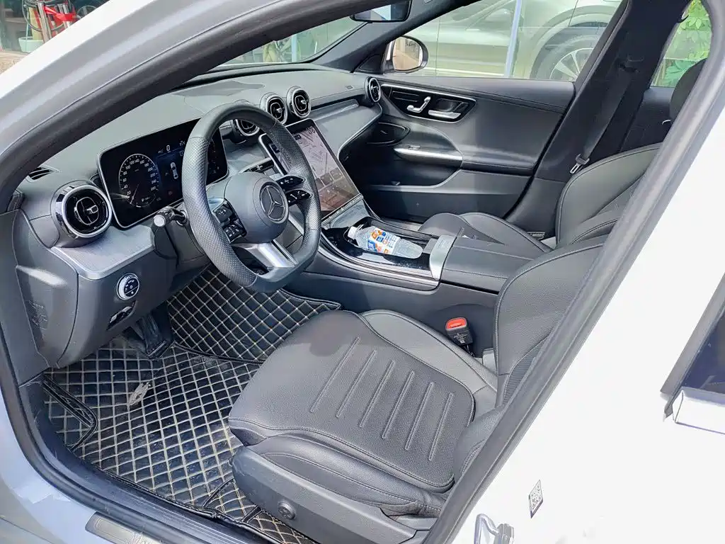 Mercedes-Benz C-Class 2023 — фото 7