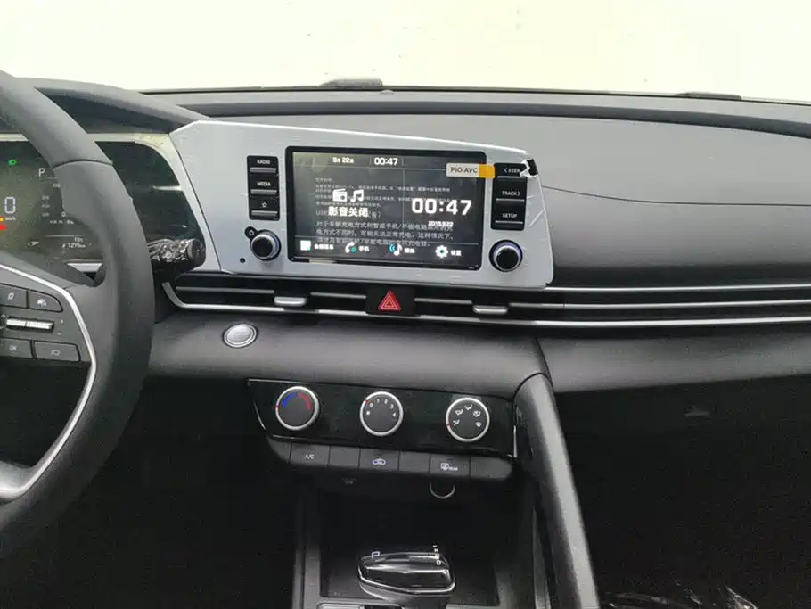 Hyundai Elantra 2025 — фото 13