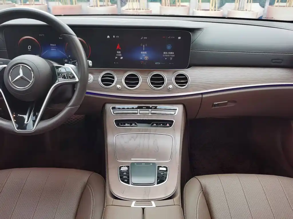 Mercedes-Benz E-Class 2023 — фото 21