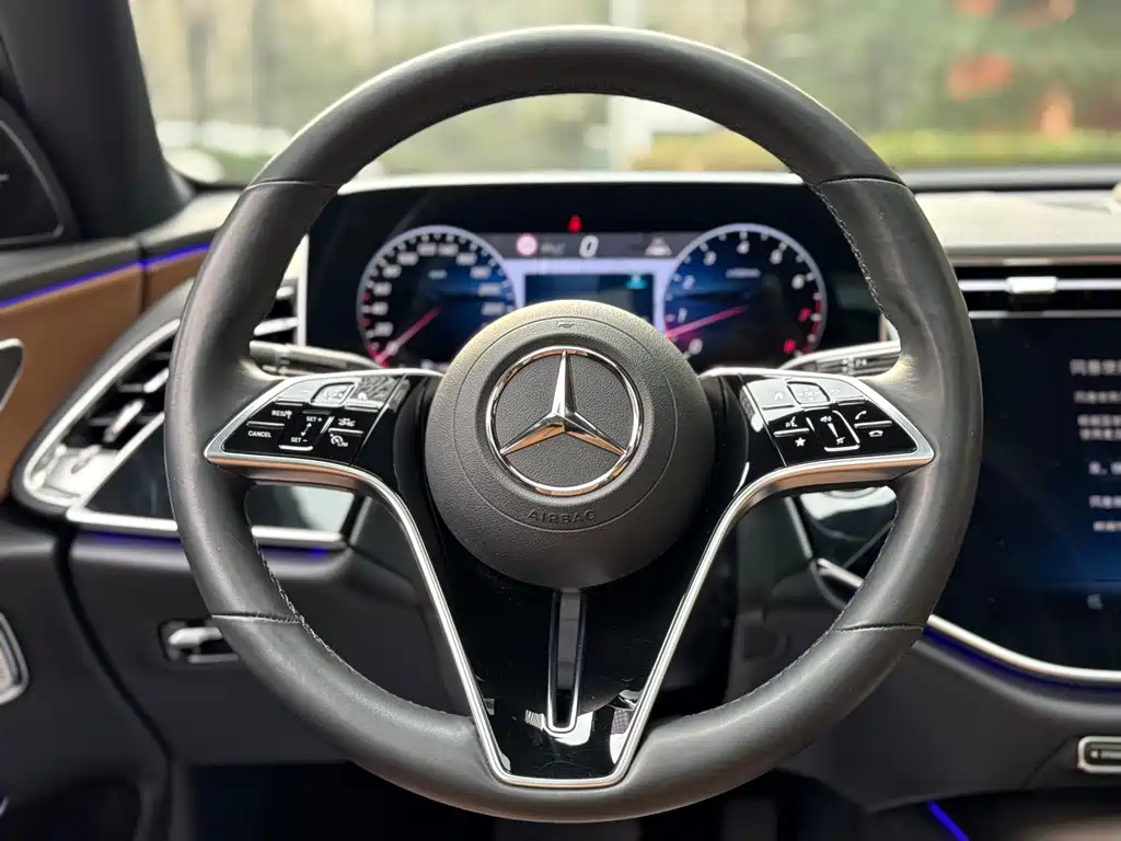 Mercedes-Benz E-Class 2024 — фото 17