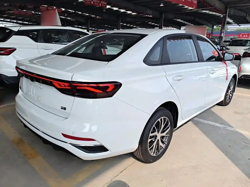 Geely Emgrand 2026