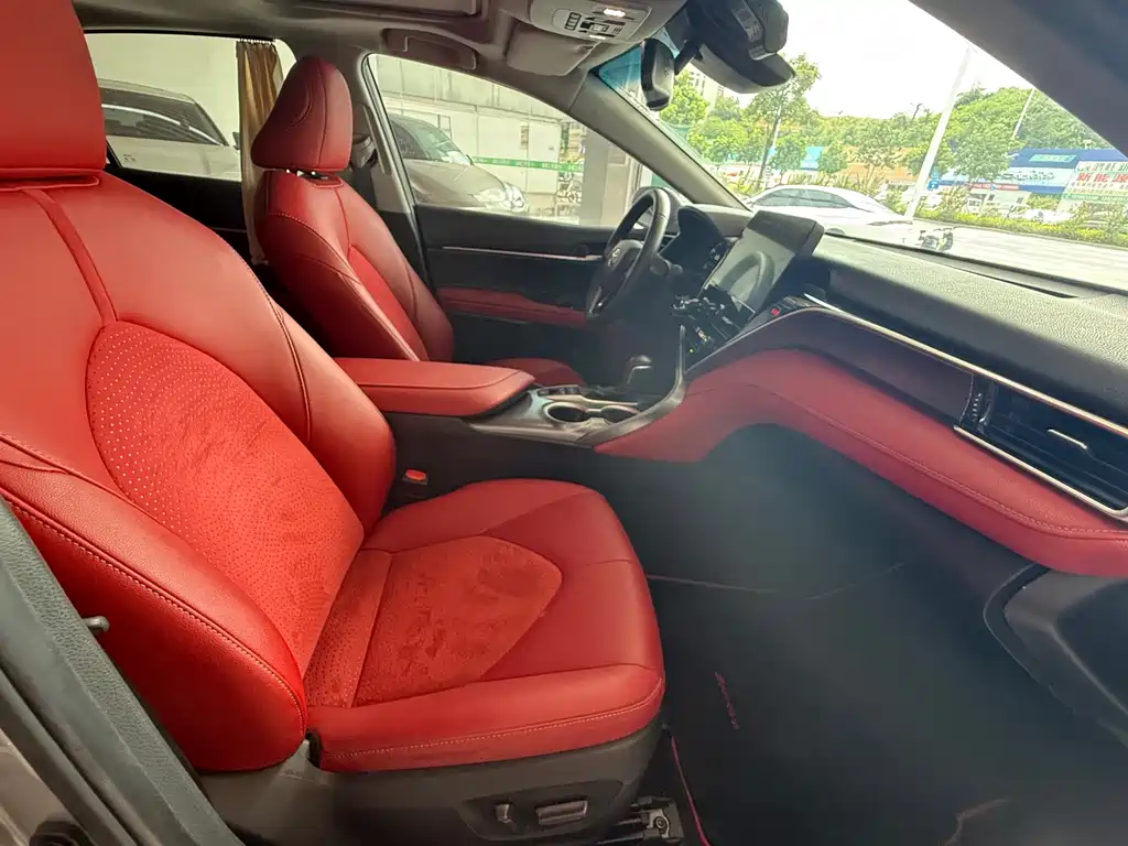 Toyota Camry 2023 — фото 10