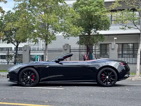 Aston Martin DB11 2019