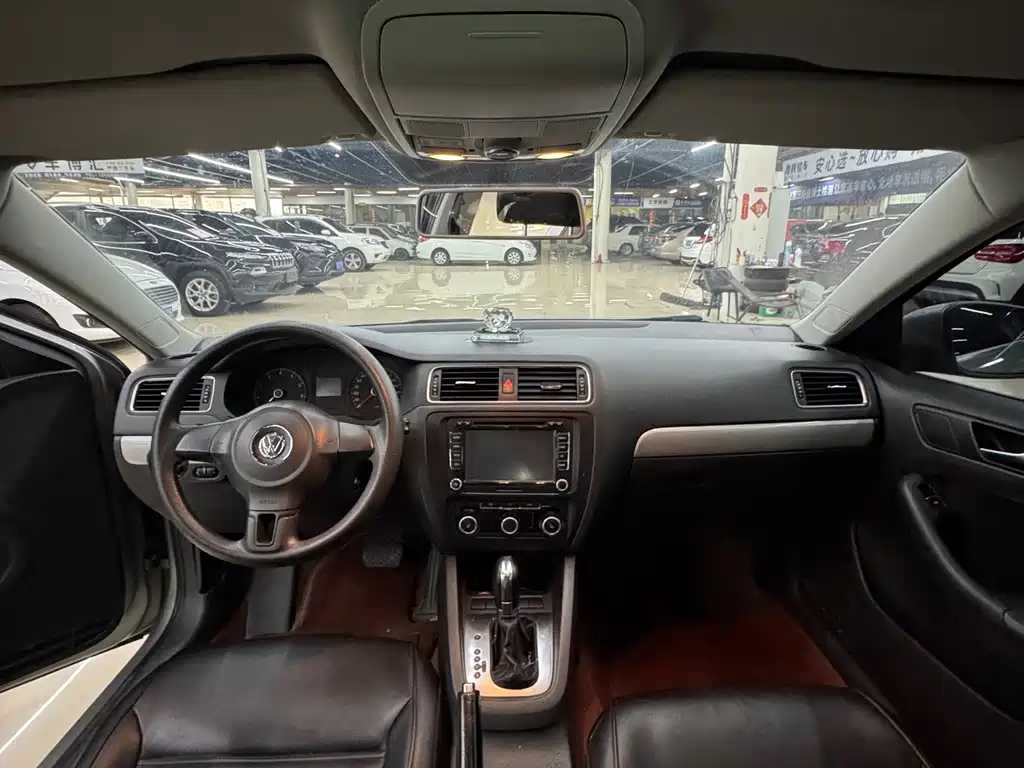 Volkswagen Sagitar 2013