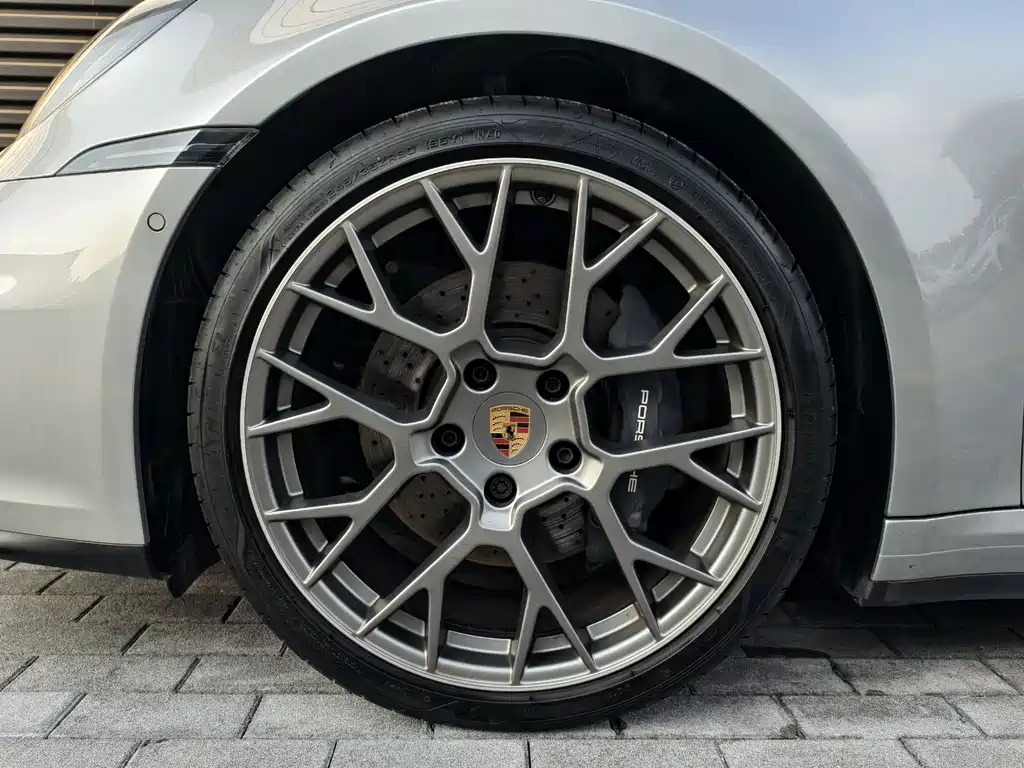 Porsche 911 2025