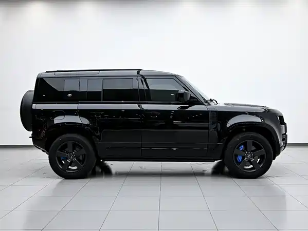 Land Rover Defender 2024