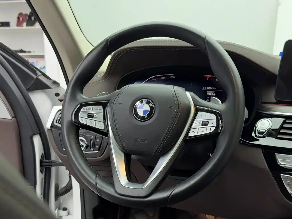 BMW 5 Series 2023 — фото 13