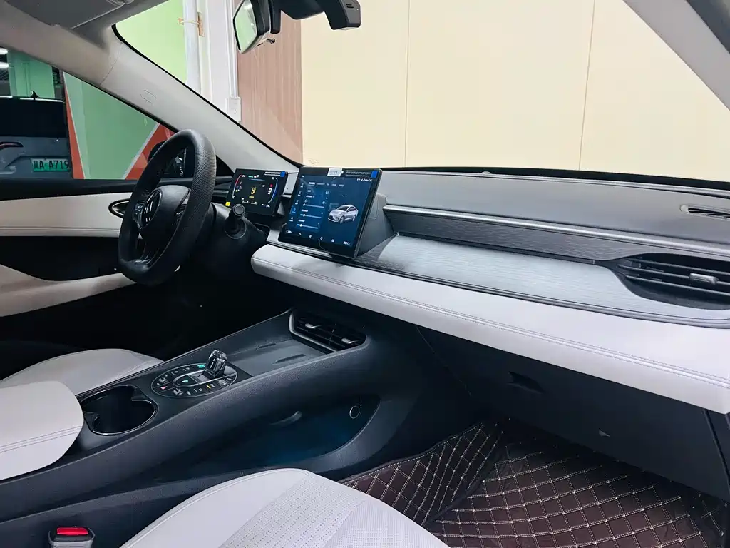 BYD Seal 05 DM-i 2025 — фото 9