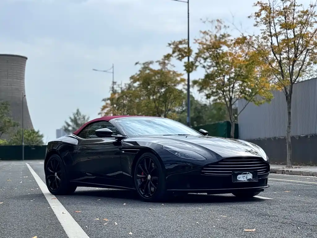Aston Martin DB11 2019 — фото 1
