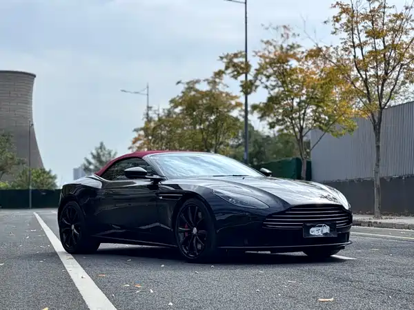 Aston Martin DB11 2019