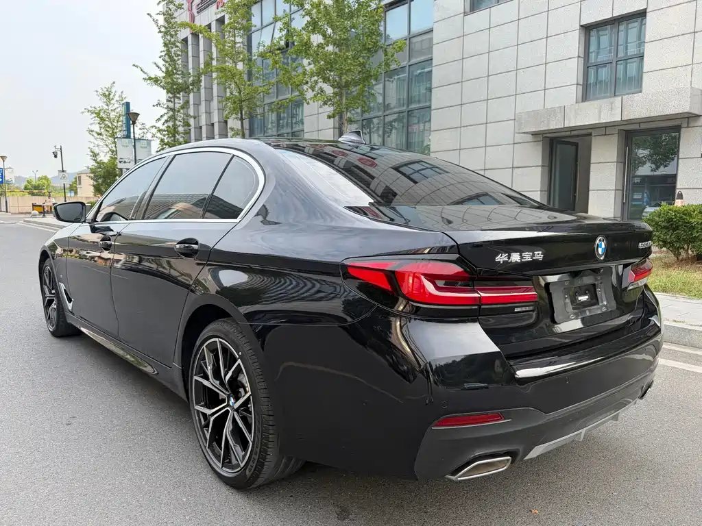 BMW 5 Series 2022 — фото 15