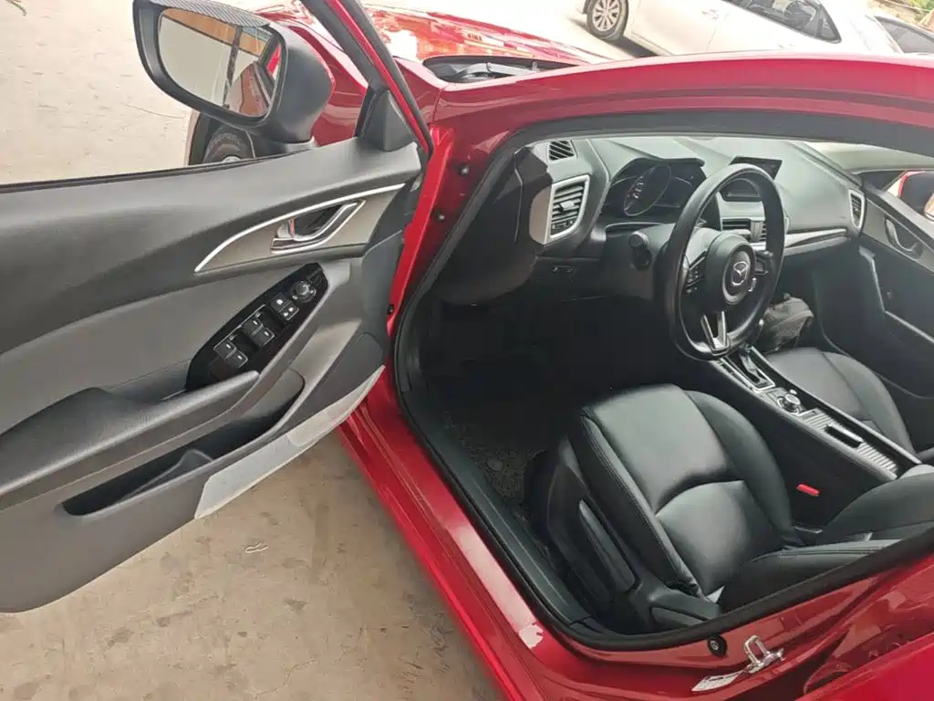 Mazda 3 Axela 2018 — фото 16