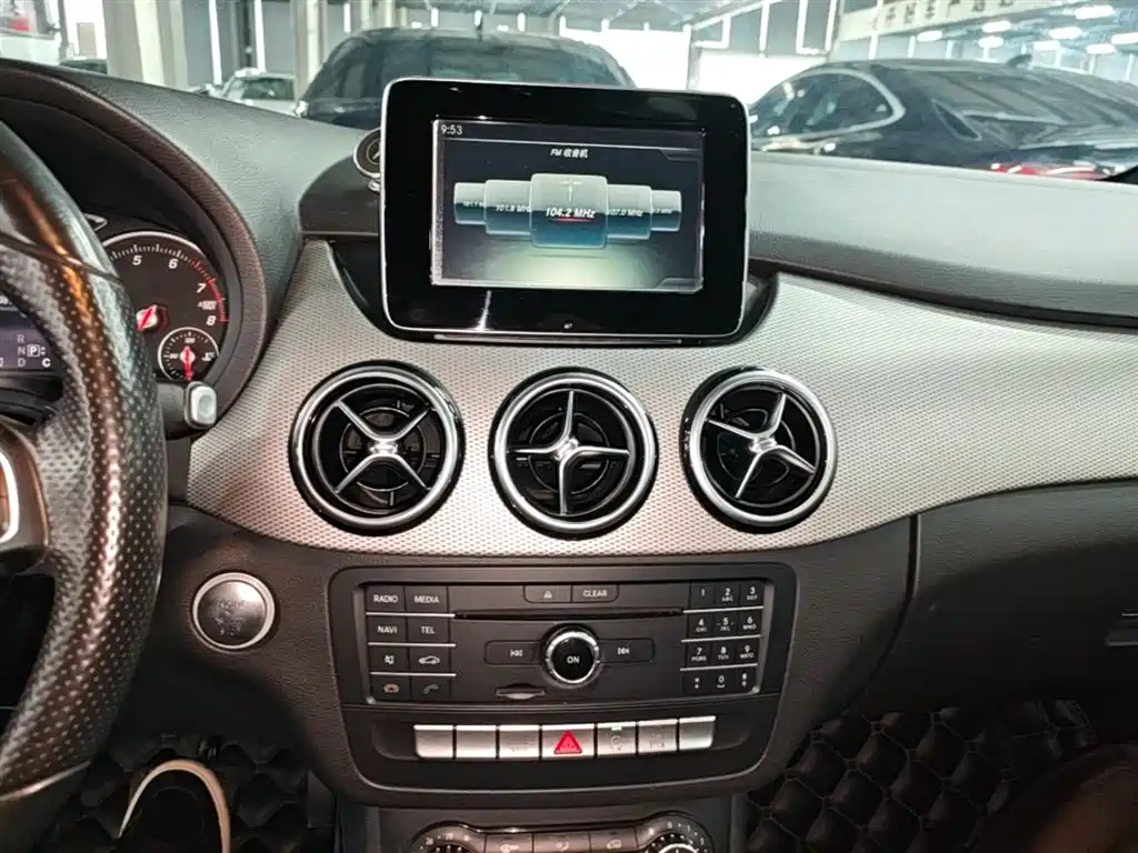 Mercedes-Benz B-Class 2016 — фото 13