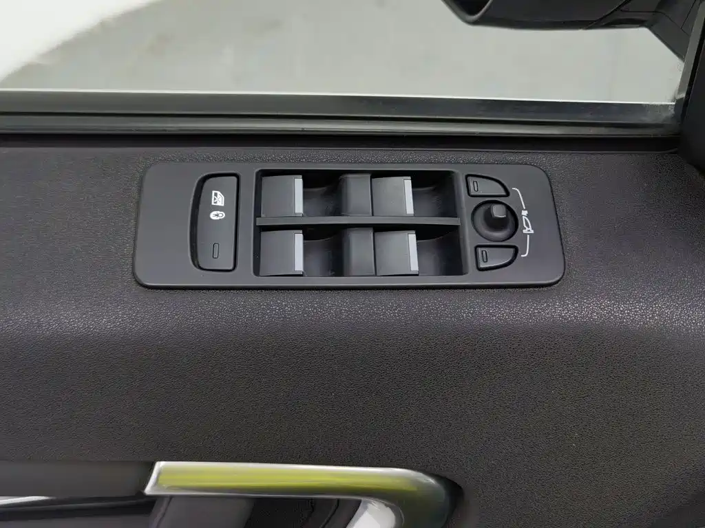 Land Rover Discovery Sport 2018 — фото 9