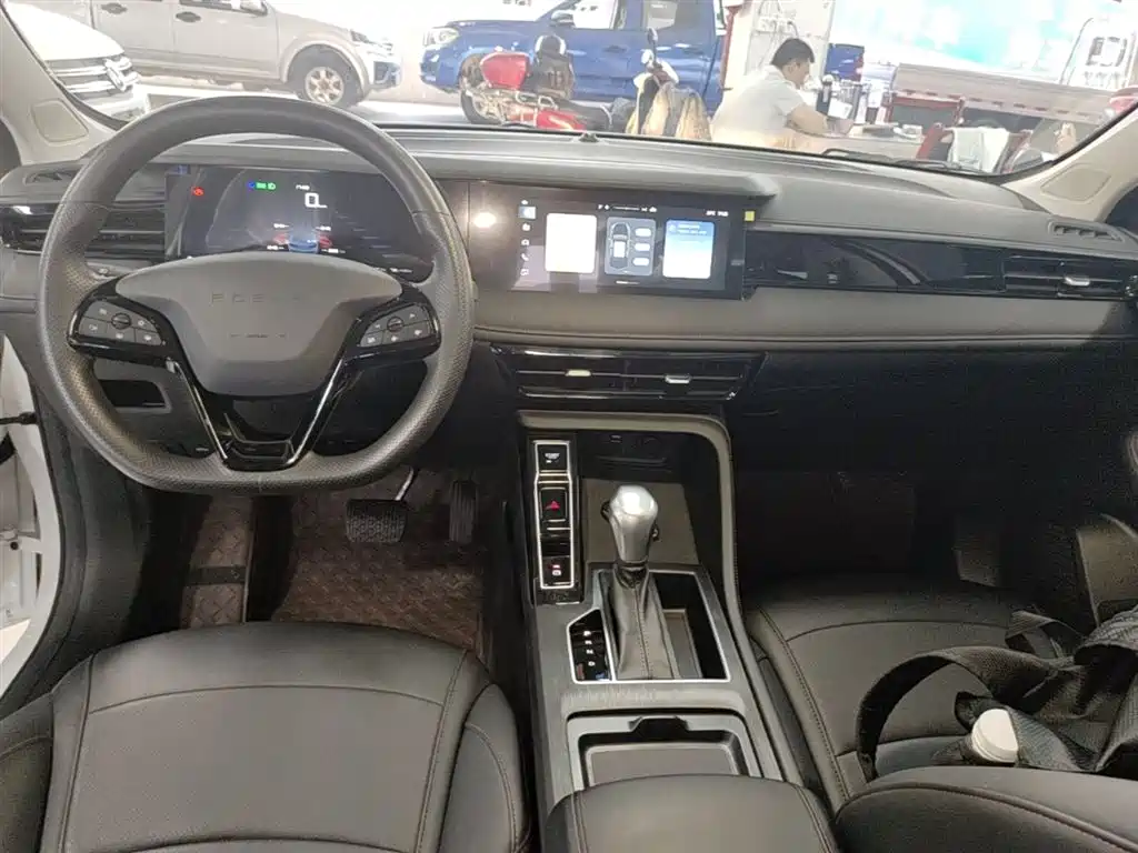 Roewe i5 2025 — фото 10