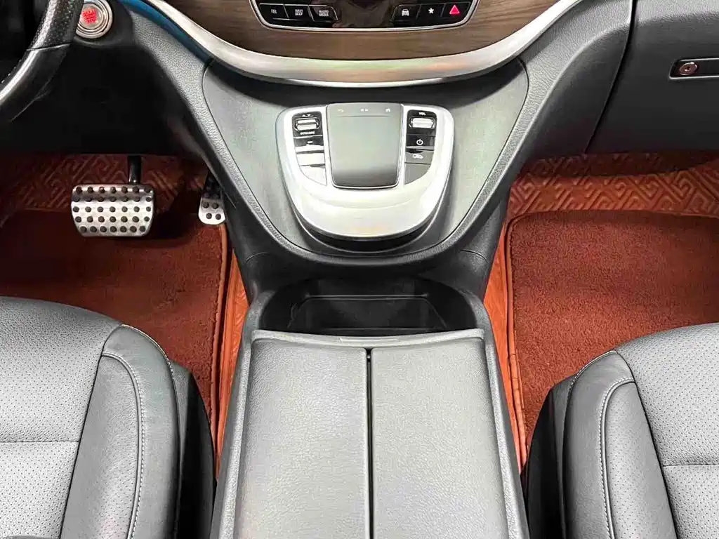 Mercedes-Benz V-Class 2021 — фото 18