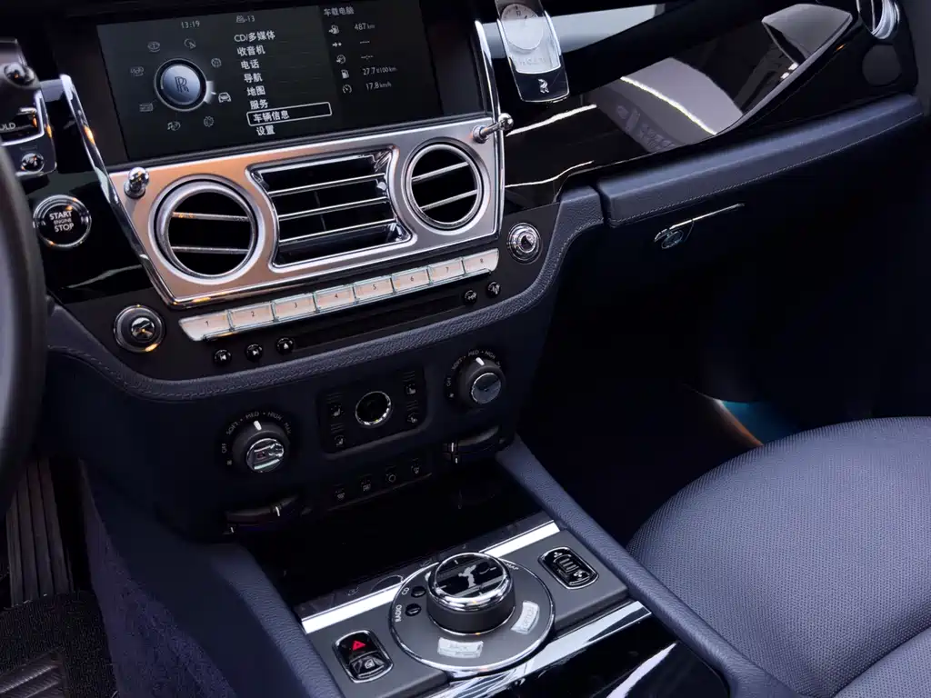 Rolls-Royce Ghost 2014 — фото 19