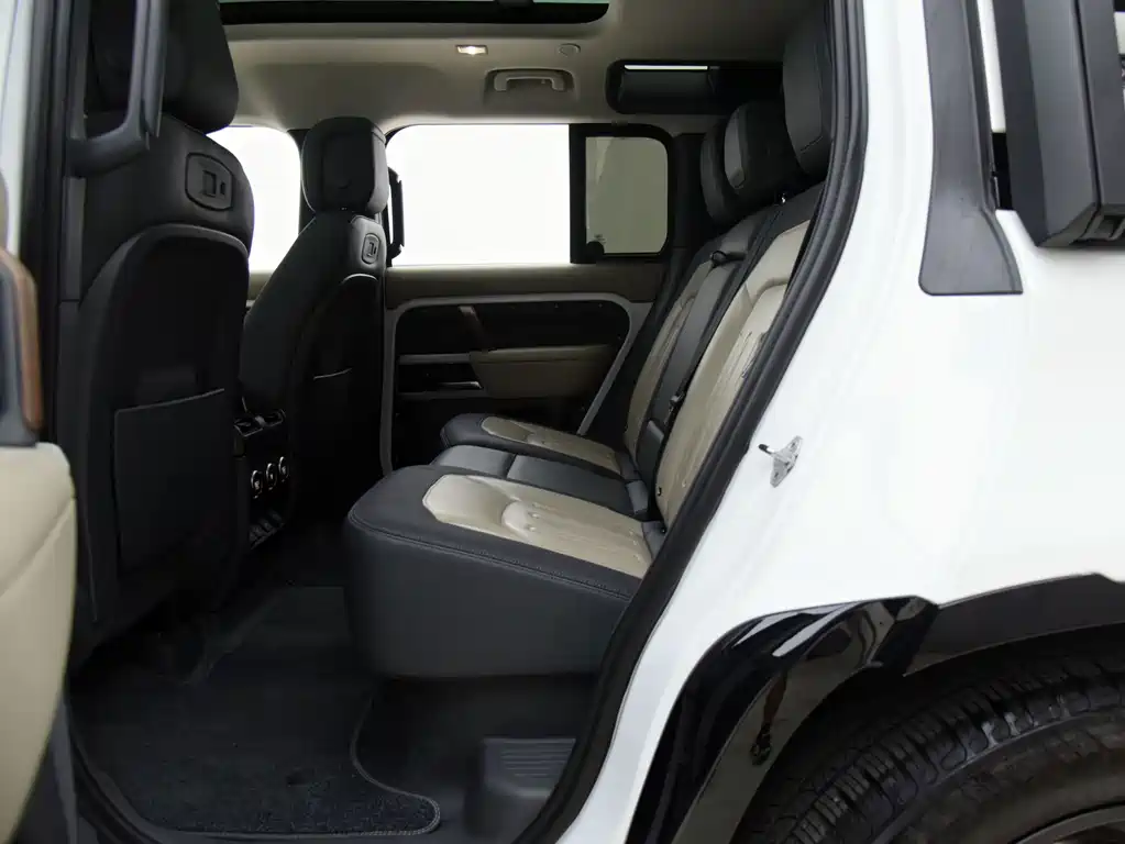 Land Rover Defender 2021 — фото 14