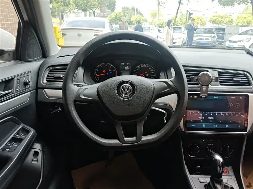 Volkswagen Lavida 2017 — фото 11