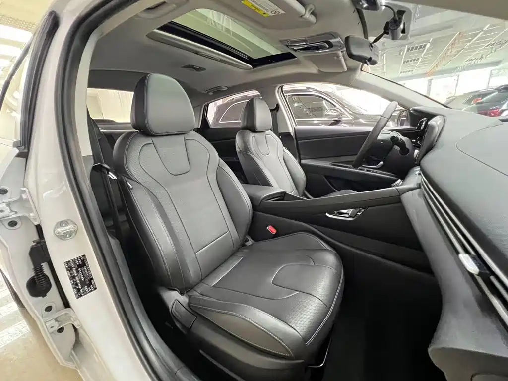 Hyundai Elantra 2023 — фото 22